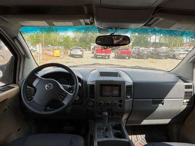 2004 Nissan Titan LE
