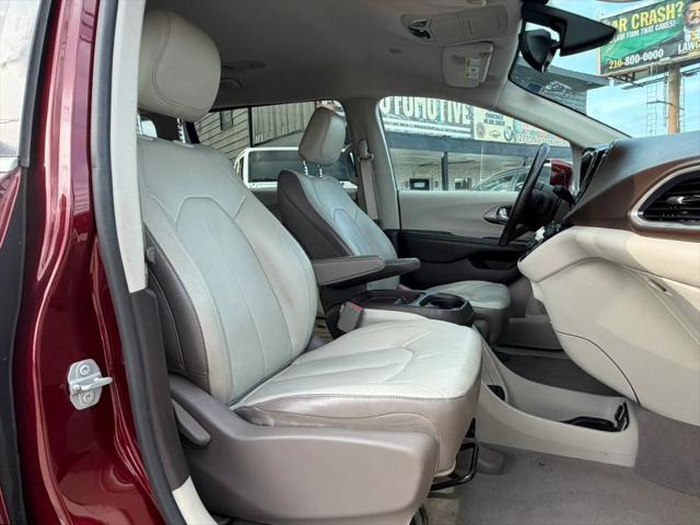 2017 Chrysler Pacifica Touring-L