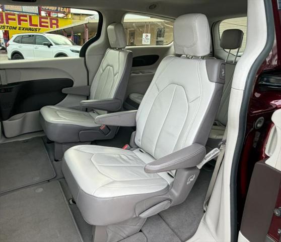 2017 Chrysler Pacifica Touring-L