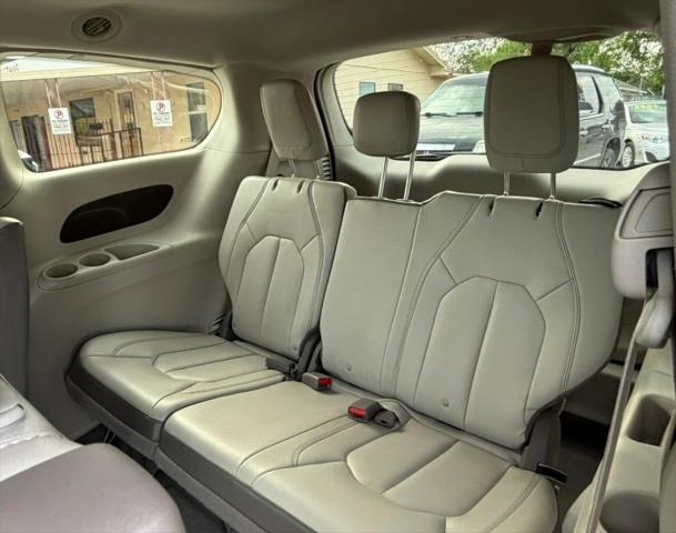 2017 Chrysler Pacifica Touring-L