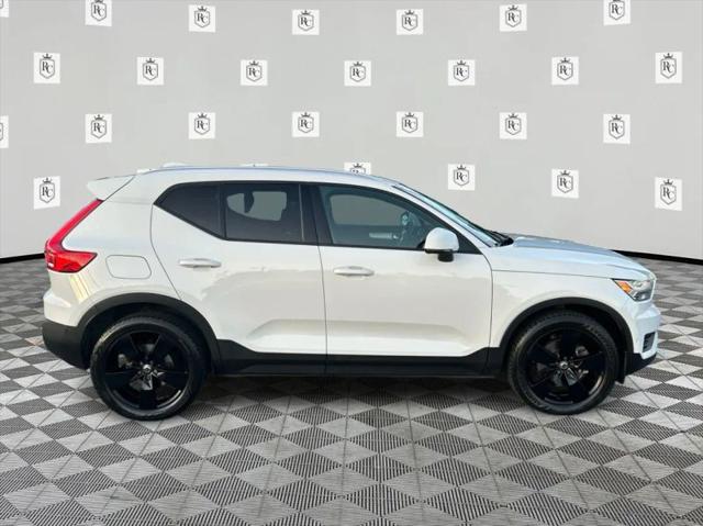 2019 Volvo XC40 T5 Momentum