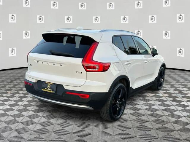 2019 Volvo XC40 T5 Momentum