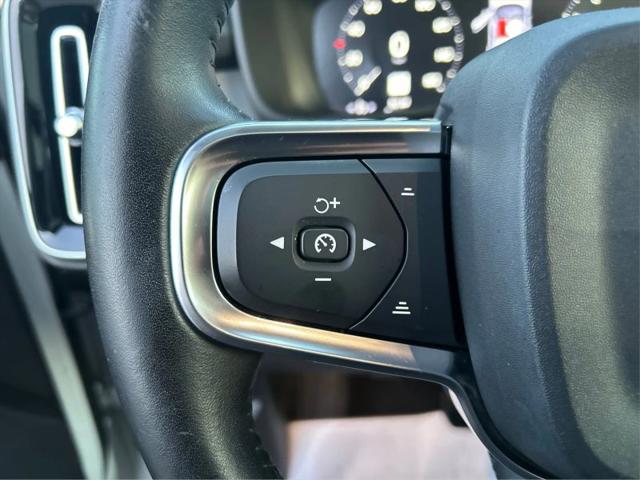 2019 Volvo XC40 T5 Momentum