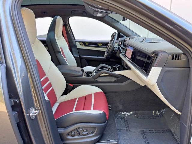 2024 Porsche Cayenne E-Hybrid Turbo