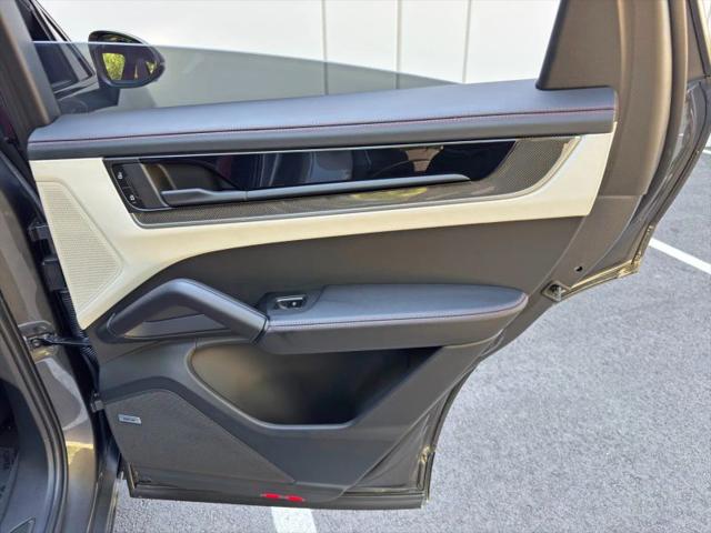 2024 Porsche Cayenne E-Hybrid Turbo