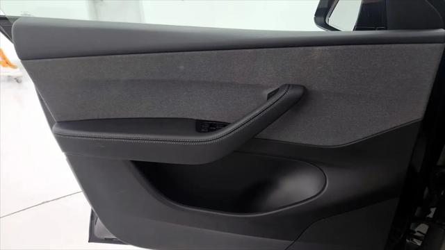 2026 Tesla Model Y Premium Rear-Wheel Drive
