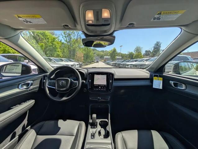 2026 Volvo XC40 Core, B5 AWD Gas (mild hybrid), Dark