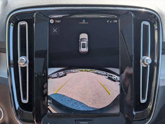 2026 Volvo XC40 Core, B5 AWD Gas (mild hybrid), Dark