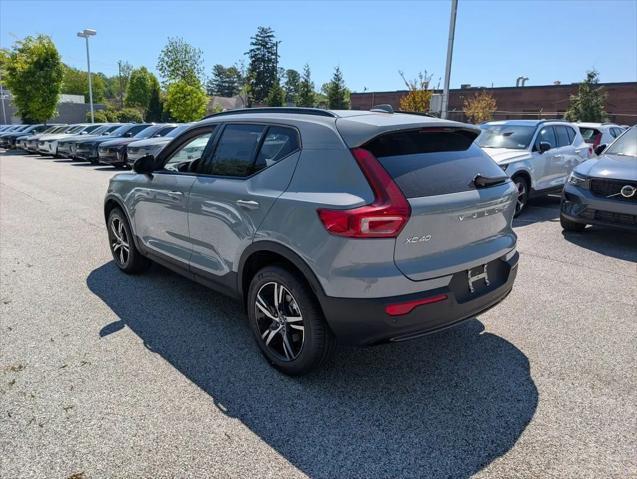 2026 Volvo XC40 Core, B5 AWD Gas (mild hybrid), Dark