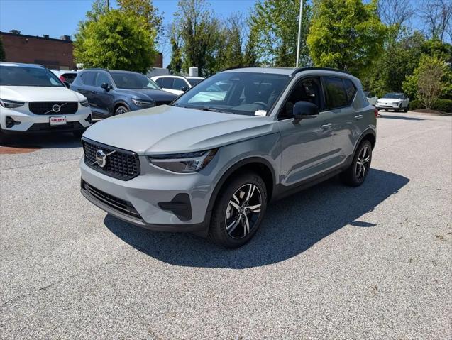 2026 Volvo XC40 Core, B5 AWD Gas (mild hybrid), Dark