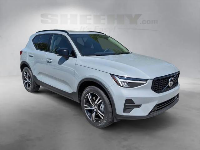 2026 Volvo XC40 Core, B5 AWD Gas (mild hybrid), Dark