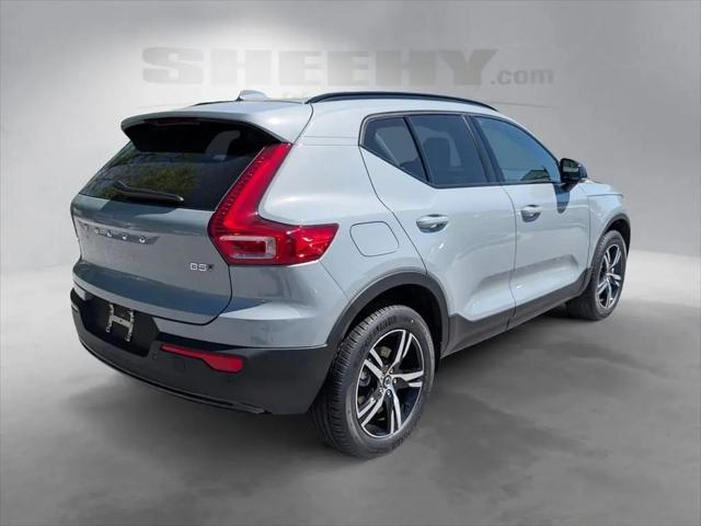 2026 Volvo XC40 Core, B5 AWD Gas (mild hybrid), Dark