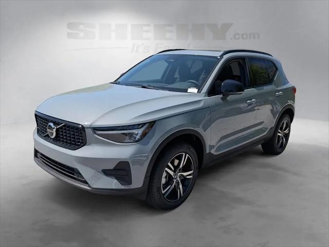 2026 Volvo XC40 Core, B5 AWD Gas (mild hybrid), Dark