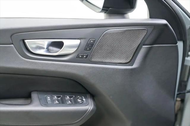 2024 Volvo XC60 Recharge T8 Plus Dark Theme