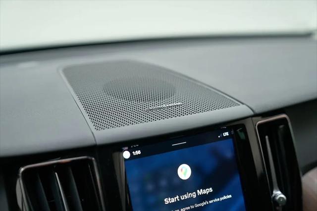 2024 Volvo XC60 Recharge T8 Plus Dark Theme