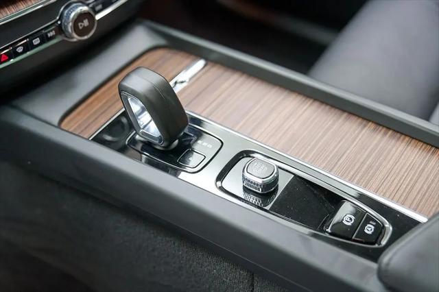 2024 Volvo XC60 Recharge T8 Plus Dark Theme
