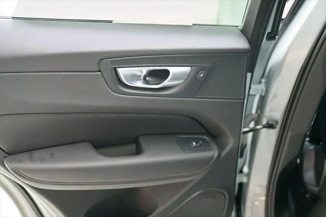 2024 Volvo XC60 Recharge T8 Plus Dark Theme