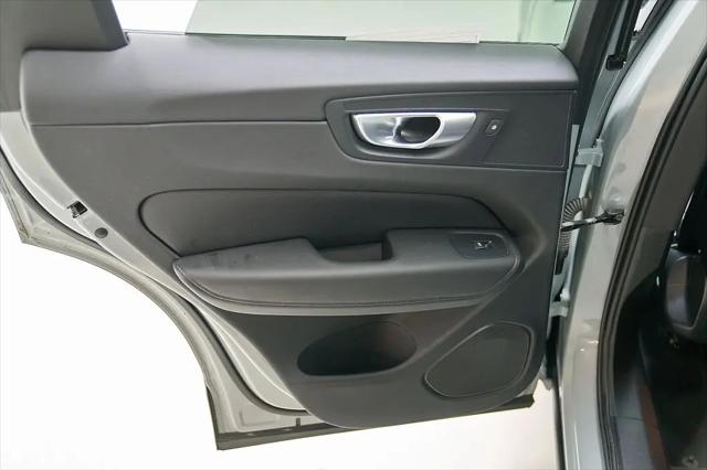2024 Volvo XC60 Recharge T8 Plus Dark Theme