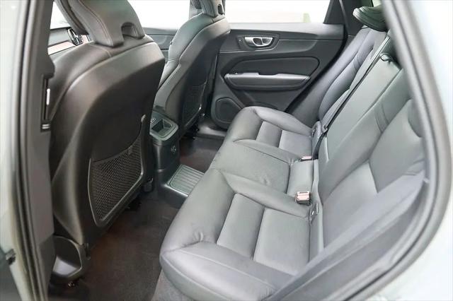 2024 Volvo XC60 Recharge T8 Plus Dark Theme