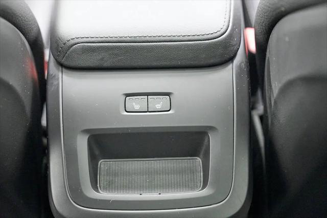 2024 Volvo XC60 Recharge T8 Plus Dark Theme