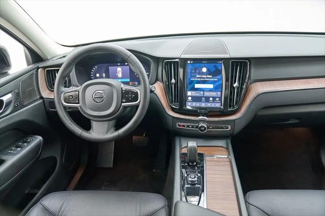 2024 Volvo XC60 Recharge T8 Plus Dark Theme