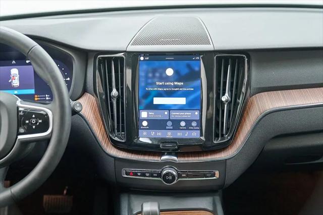 2024 Volvo XC60 Recharge T8 Plus Dark Theme