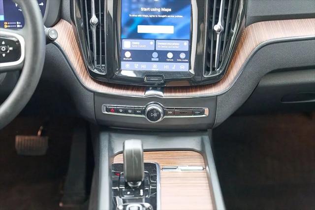 2024 Volvo XC60 Recharge T8 Plus Dark Theme