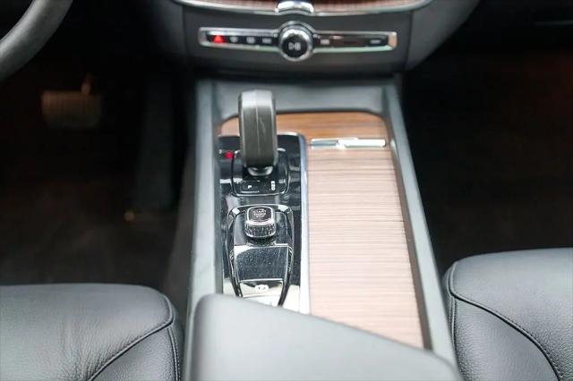 2024 Volvo XC60 Recharge T8 Plus Dark Theme