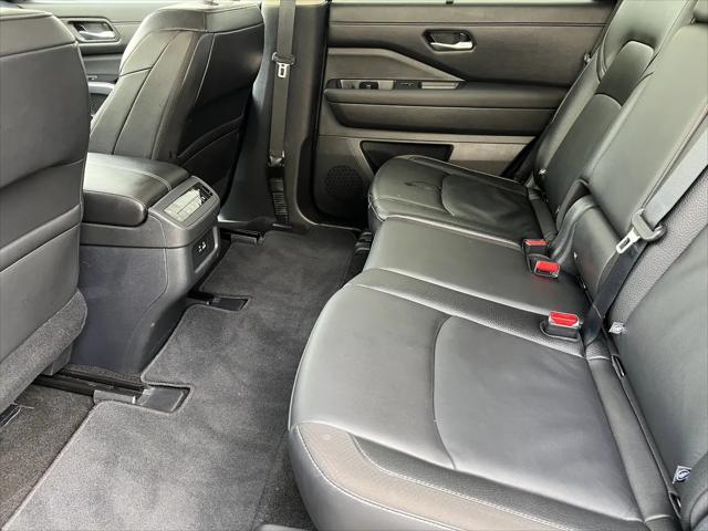 2025 Nissan Pathfinder SL 4WD