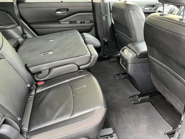 2025 Nissan Pathfinder SL 4WD