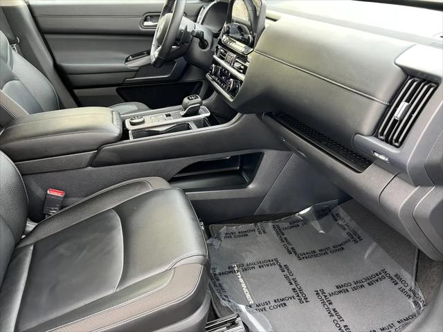 2025 Nissan Pathfinder SL 4WD