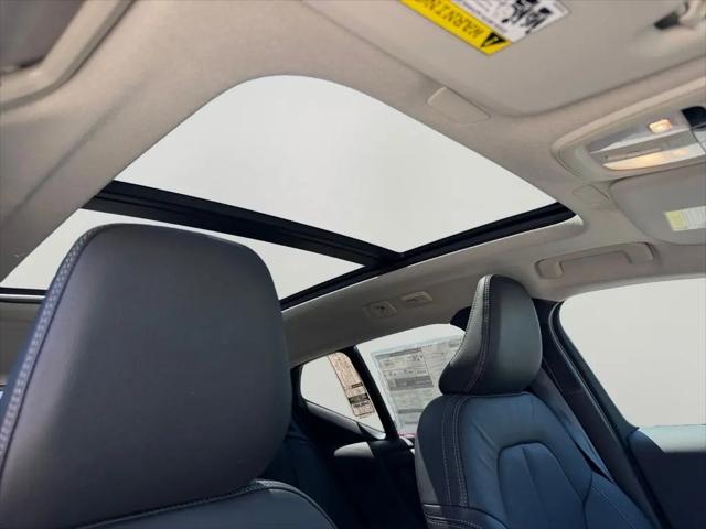 2026 Volvo XC40 Plus, B5 AWD Gas (mild hybrid), Dark