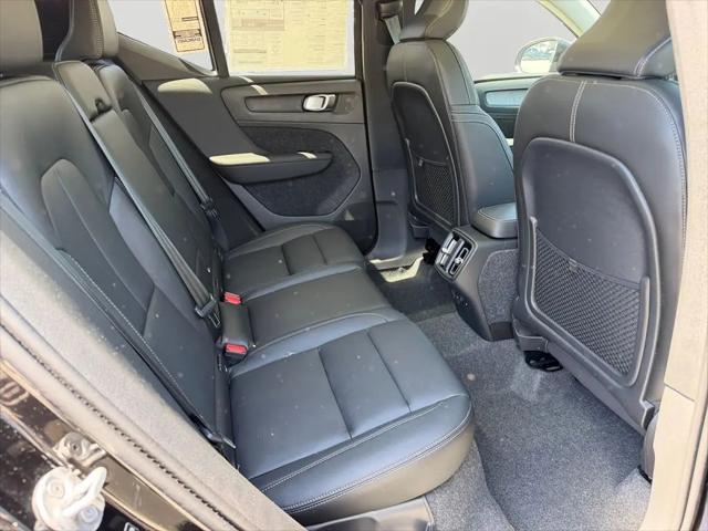 2026 Volvo XC40 Plus, B5 AWD Gas (mild hybrid), Dark