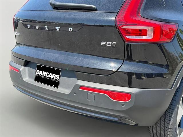 2026 Volvo XC40 Plus, B5 AWD Gas (mild hybrid), Dark