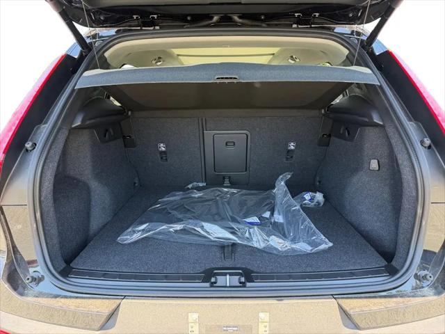 2026 Volvo XC40 Plus, B5 AWD Gas (mild hybrid), Dark