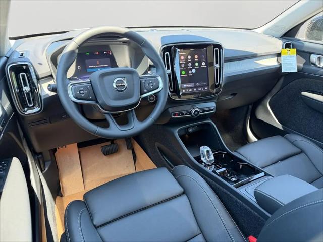 2026 Volvo XC40 Plus, B5 AWD Gas (mild hybrid), Dark