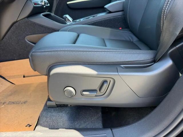 2026 Volvo XC40 Plus, B5 AWD Gas (mild hybrid), Dark