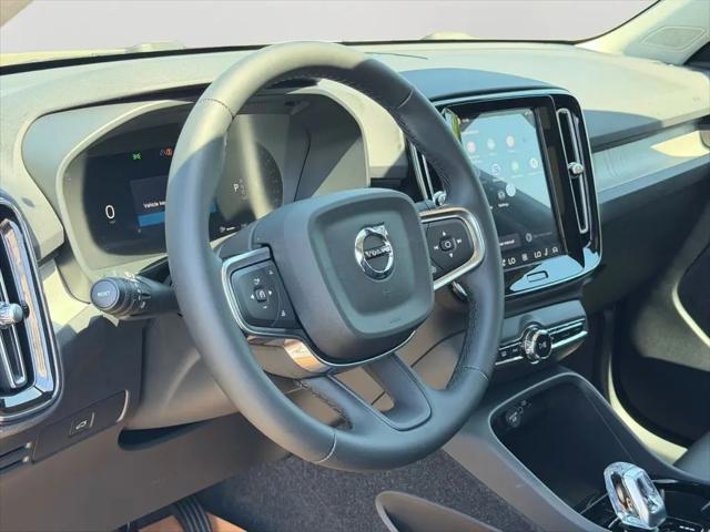 2026 Volvo XC40 Plus, B5 AWD Gas (mild hybrid), Dark