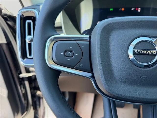2026 Volvo XC40 Plus, B5 AWD Gas (mild hybrid), Dark