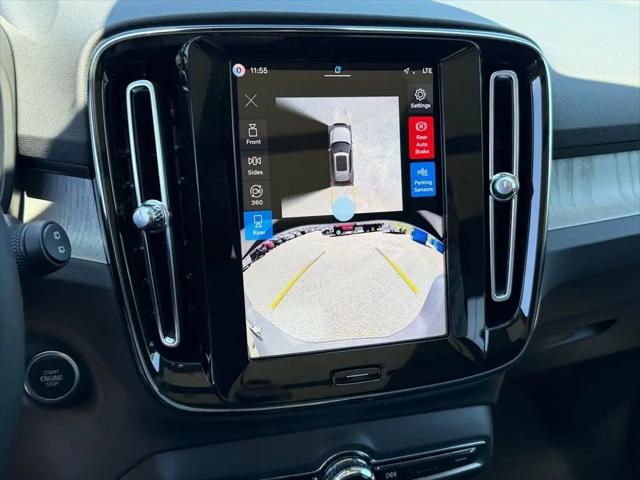 2026 Volvo XC40 Plus, B5 AWD Gas (mild hybrid), Dark