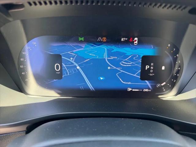 2026 Volvo XC40 Plus, B5 AWD Gas (mild hybrid), Dark