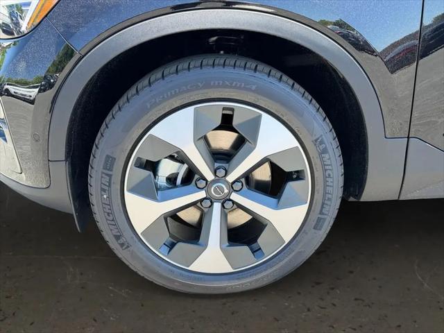 2026 Volvo XC40 Plus, B5 AWD Gas (mild hybrid), Dark