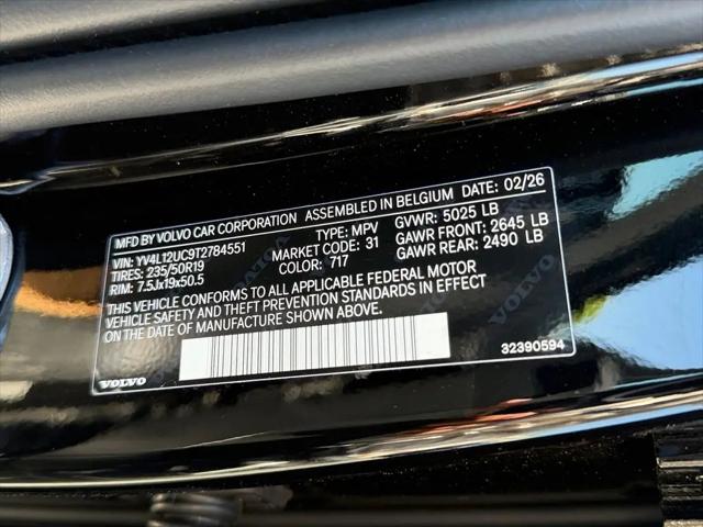 2026 Volvo XC40 Plus, B5 AWD Gas (mild hybrid), Dark