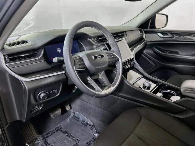 2023 Jeep Grand Cherokee Laredo 4x4