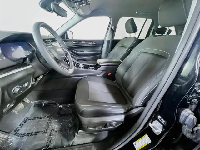 2023 Jeep Grand Cherokee Laredo 4x4