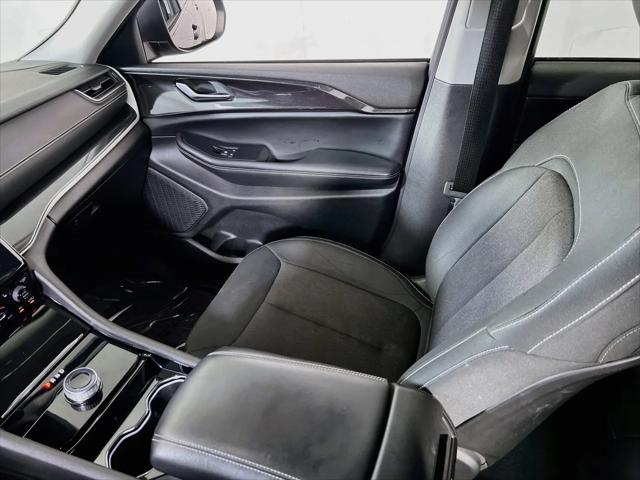 2023 Jeep Grand Cherokee Laredo 4x4