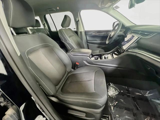 2023 Jeep Grand Cherokee Laredo 4x4
