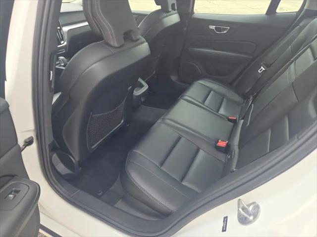 2024 Volvo S60 B5 Core Dark Theme