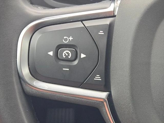2024 Volvo S60 B5 Core Dark Theme