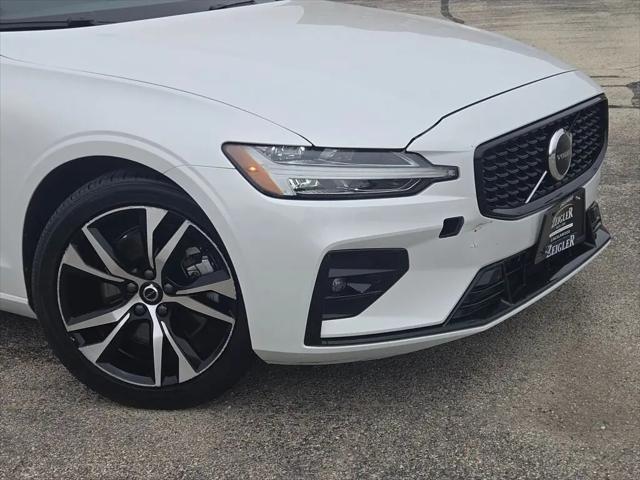 2024 Volvo S60 B5 Core Dark Theme